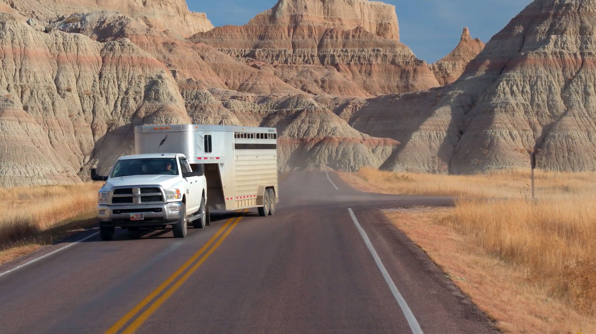 Featured image for “RV Gooseneck Hitch: The Key to Efficient and Safe RV Towing”